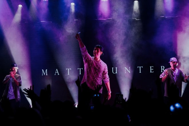 Matt Hunter hace vibrar al público en Nueva York durante su acto de apertura en el evento “Billboard en Vivo”